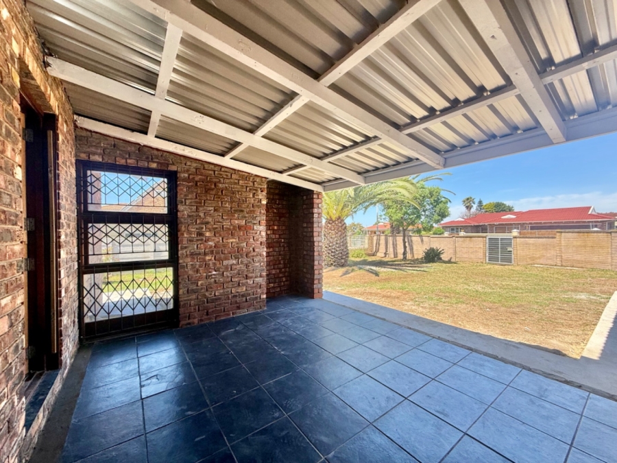 4 Bedroom Property for Sale in Bluewater Bay Eastern Cape